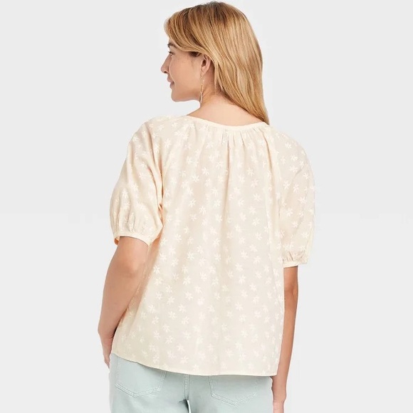 Universal Thread Women's Puff Short Sleeve Button-Front Blouse Cream Floral - Picture 4 of 8